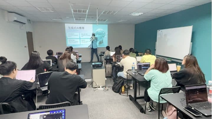 Adam 授課現場 4